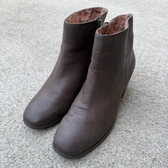 Lucky Brand Malvelia Brown Leather Stack Heel Size 7.5 Zip Booties Boots Ankle - Picture 3 of 13
